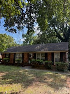 1518 Keeling Place pending home in Starmount, Charlotte, NC