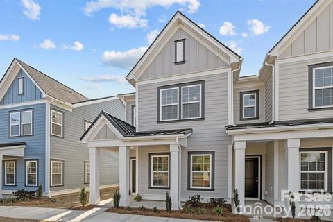 5008 Cherry Gum Court active home in Sycamore Trail, Matthews, NC