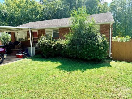 710 Manhasset Road active home in Selwyn Park, Charlotte, NC