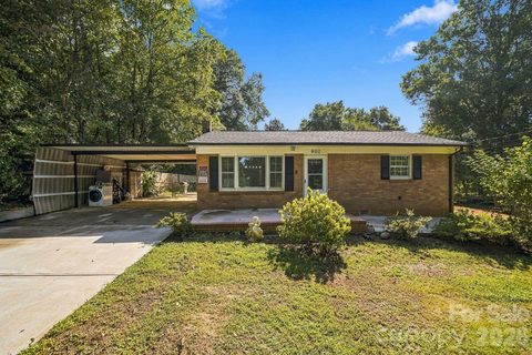 901 Furman Street active home in Cedarwood Acres, Dallas, NC