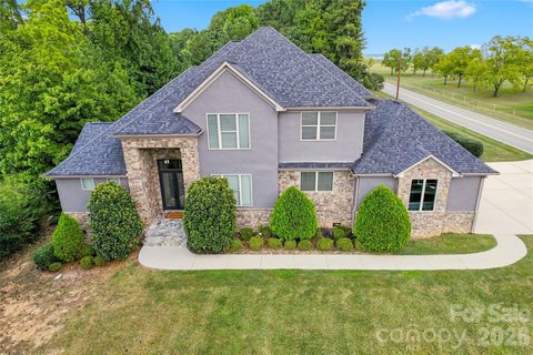 A home in Cowans Ford Country Club