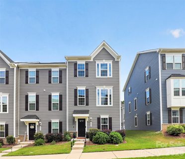2402 Autumn Olive Lane active home in Stone Creek Townhomes, Matthews, NC