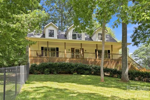 95 Holly Ridge Road pending home in Country Meadows, Waynesville, NC