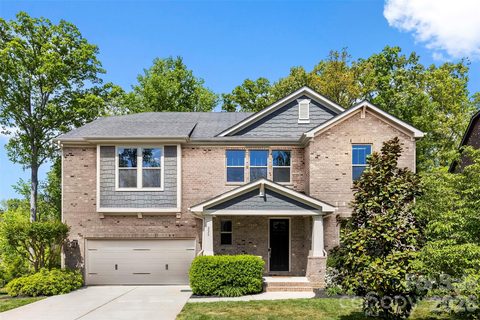 220 Kingsdown Avenue active home in Arborway, Charlotte, NC