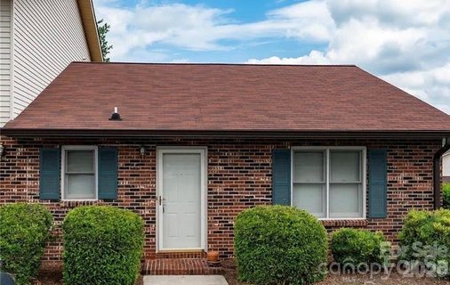 1330 5th Street pending home in Tara Woods, Hickory, NC