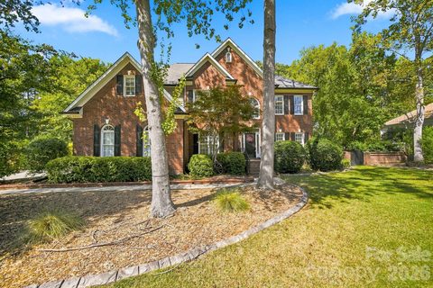 6821 Hollow Oak Drive pending home in Farmwood East, Mint Hill, NC