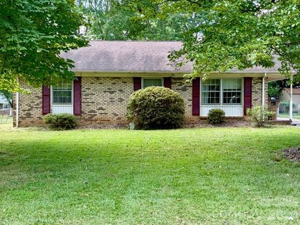 8211 Wynnview Road active home in Hemby Acres, Indian Trail, NC