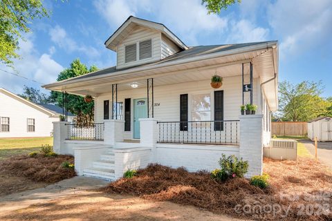 204 Pleasant Street active home in Amity Acres, Belmont, NC
