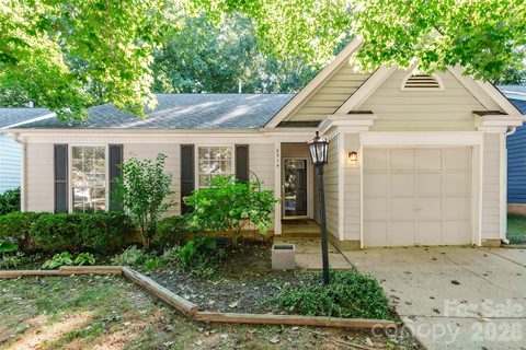 8514 Lockerbie Lane active home in Cambridge, Charlotte, NC