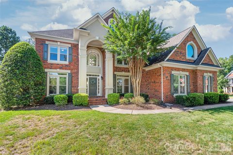17125 Laurel Walk Court active home in Bridgehampton, Charlotte, NC