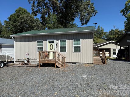 222 Lake Tillery Trail active home in Twin Harbor, Mount Gilead, NC