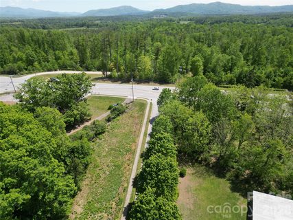 21 Elaine Eden Drive pending home in Elaine Eden, Asheville, NC