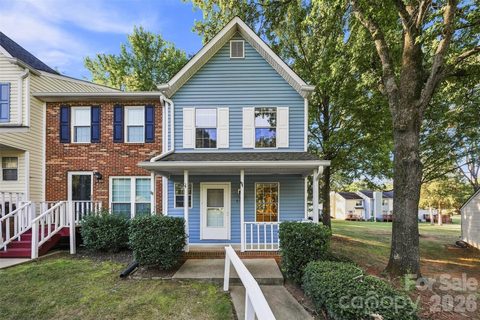 8112 Circle Tree Lane pending home in Raintree, Charlotte, NC