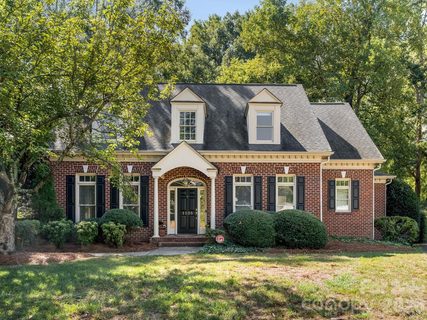 1105 Randolph Oaks Court active home in Randolph Oaks, Charlotte, NC