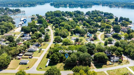 455 Stutts Road pending home in Commodore Peninsula, Mooresville, NC