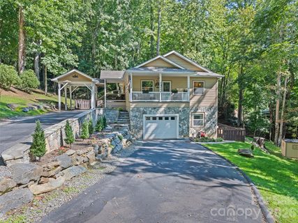 100 Loafer Lane active home in Brannon Forest, Waynesville, NC