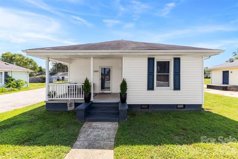 1525 Perfection Avenue active home in Pebble Creek, Belmont, NC