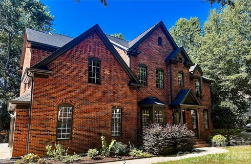 16030 Glen Miro Drive pending home in MacAulay, Huntersville, NC