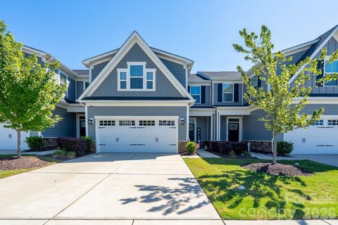 712 Hazel Way active townhome in Rivercross, Denver, NC