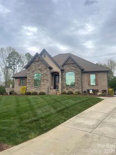 3756 Sand Wedge Drive pending home in Fairfield At The Club, Gastonia, NC