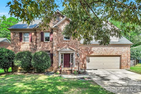 5016 Hickory Lake Lane active home in Matthews Plantation, Matthews, NC