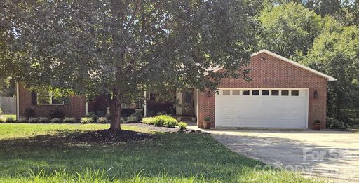 827 Ferndale Drive active home in Wendover Hills, Statesville, NC