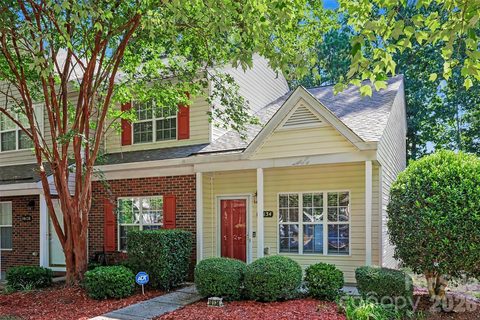 10134 Frosty Lane active townhome in Holly Ridge, Charlotte, NC