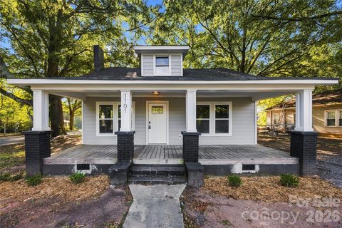 1101 Opal Street active home in Lakewood Heights, Charlotte, NC