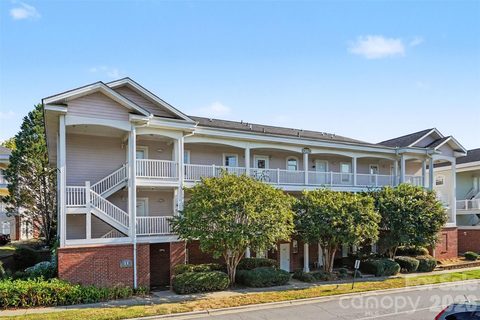 9243 Meadow Vista Road active condo in Heatherstone, Charlotte, NC