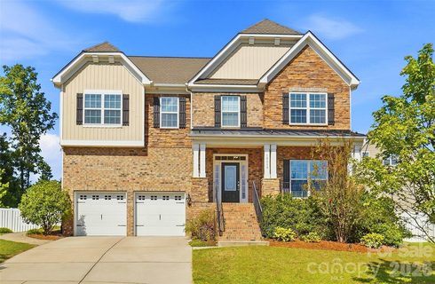 10038 Travertine Trail active home in Waterford On The Rocky River, Davidson, NC