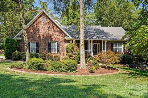 9601 Truelight Church Road active home in Oxfordshire, Mint Hill, NC