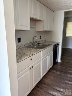 9456 Lexington Circle active home in College Downs, Charlotte, NC