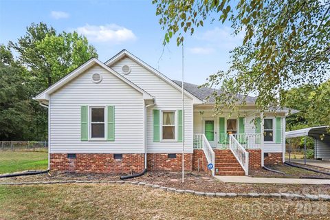515 Harmony Glen Circle active home in Planters Ridge, Rock Hill, SC