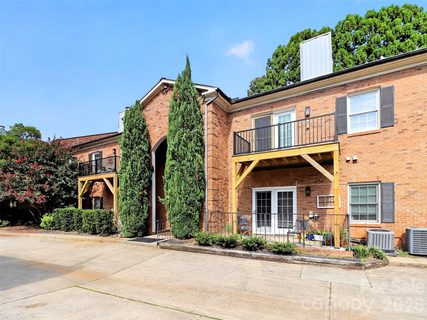1012 Queens Road