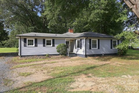 909 Rhode Island Avenue active home in Royal Oaks, Kannapolis, NC