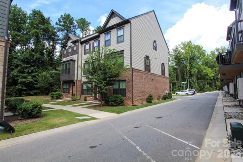 505 Cubitt Court active home in The Arts District, Charlotte, NC