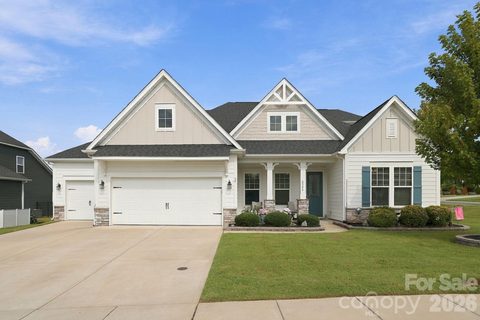 8504 Hope Run Court active home in The Overlook At Barber Rock, Indian Land, SC