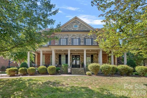 1104 Longwood Court
