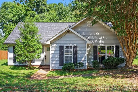 5718 Kirkdale Court active home in McGregor Downs, Charlotte, NC