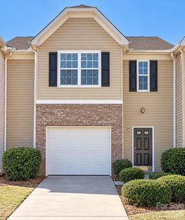 7539 Abigail Glen Drive pending townhome in Abbotts Glen, Charlotte, NC