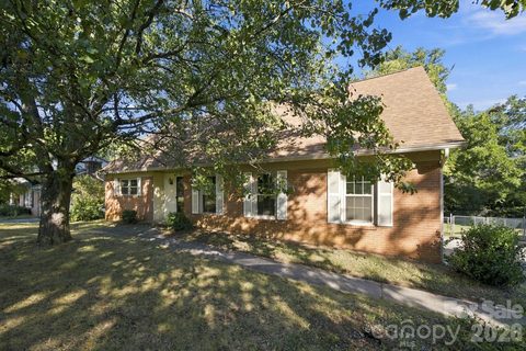 7416 Folger Drive active home in Old Farm, Charlotte, NC