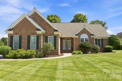 137 Fox Den Circle active home in Larkin, Statesville, NC