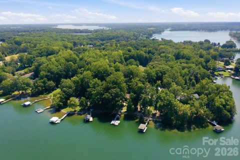 4036 Rhynland Drive active home in Dogwood Heights, Sherrills Ford, NC