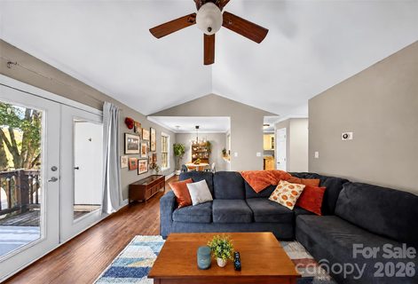 3200 Selwyn Farms Lane active condo in Hunters Run, Charlotte, NC