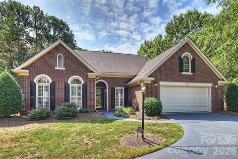 7035 Walton Heath Lane active home in Pullengreen, Charlotte, NC