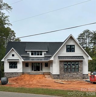 541 Kemp Road active home in Lake Norman, Mooresville, NC
