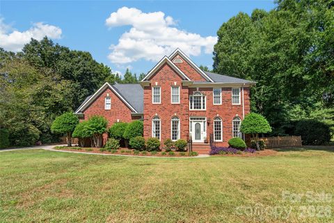 12135 Darby Chase Drive active home in Providence Crossing, Charlotte, NC