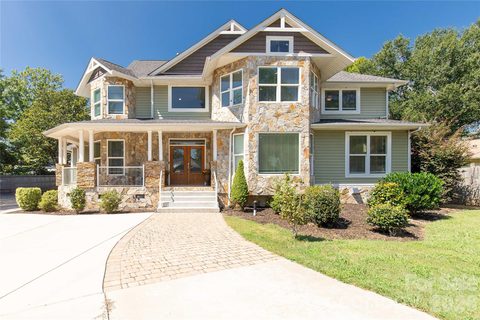 5555 Riverfront Road active home in Riverfront, Lake Wylie, SC