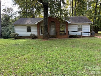 523 Culloden Court active home in Deerwood, Charlotte, NC