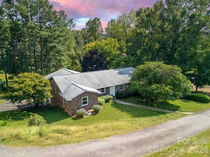114 Falling Waters Road active townhome in Brookside Manor, Hendersonville, NC